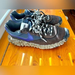 Nike Overbreak in 10US. Used good condition.